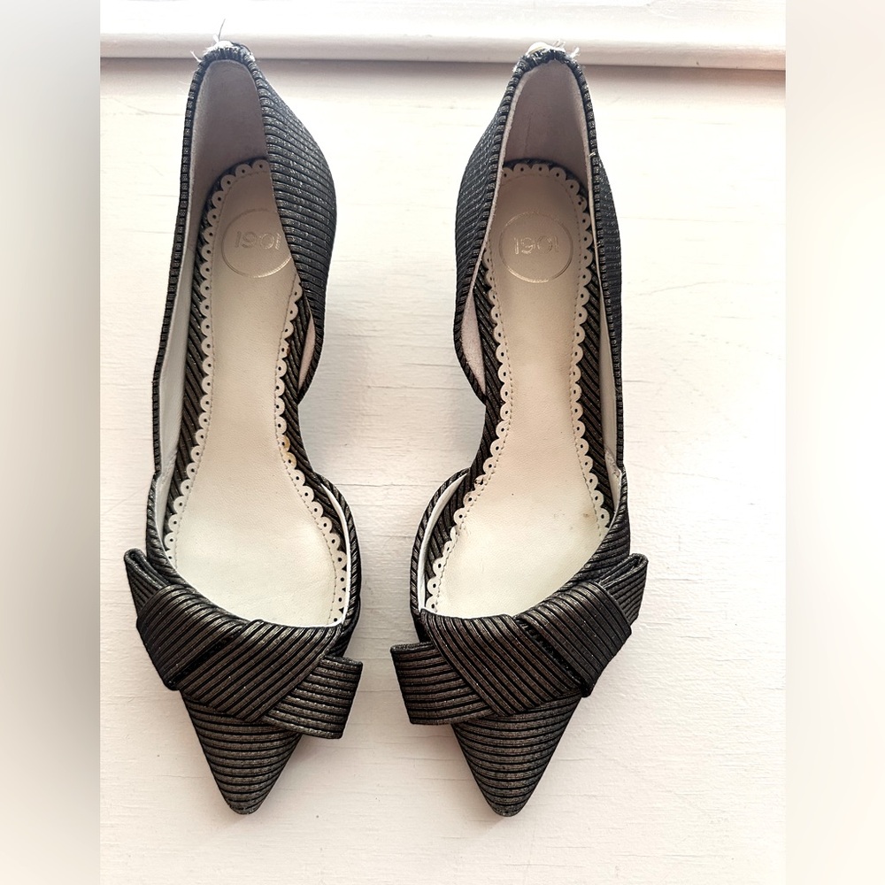 1901 Black & Gold 2” Pointed Toe Kitten Heel w/ Pearl on back of heel -S…